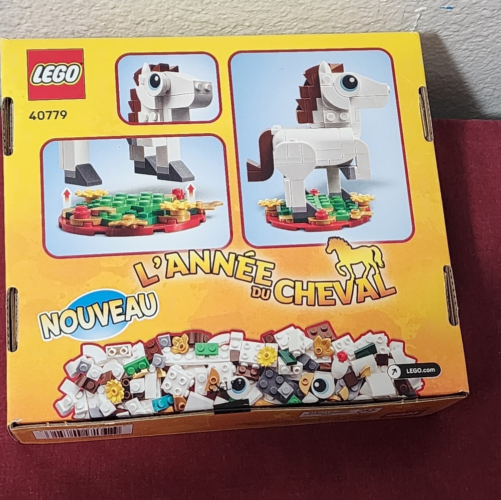 LEGO Year of the Horse Set - White and Brown - Picture 2 of 2